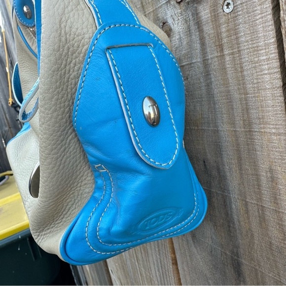 Tod's Blue and Tan Shoulder Bag with Slouchy Design - Picture 5 of 16